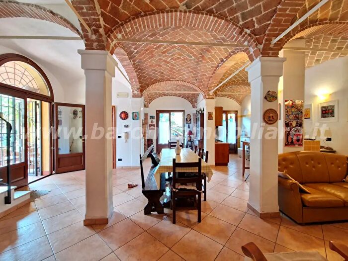 Casa con 7 locali in vendita in Via San Lorenzo, Valsamoggia