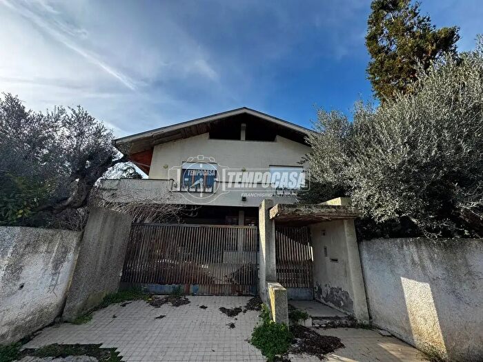 Casa con 9 locali in vendita in Contrada Villanesi, Francavilla Al Mare