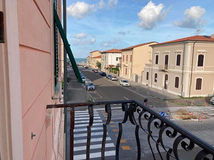 Appartamento con 10 locali in vendita in Pisa