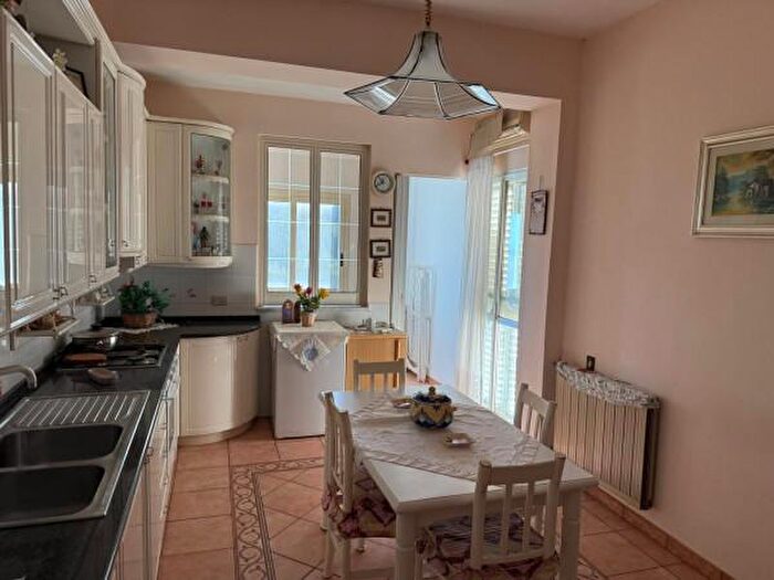 Appartamento trilocale in vendita in Via Chiesa Nuova, Messina