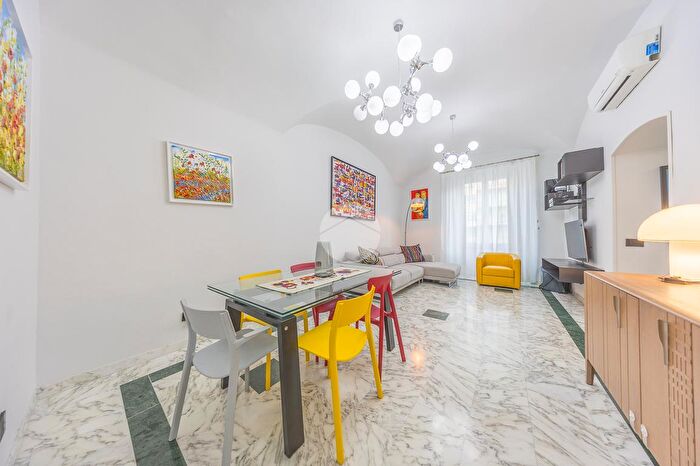 Appartamento trilocale in vendita in Via Appia Nuova, Roma