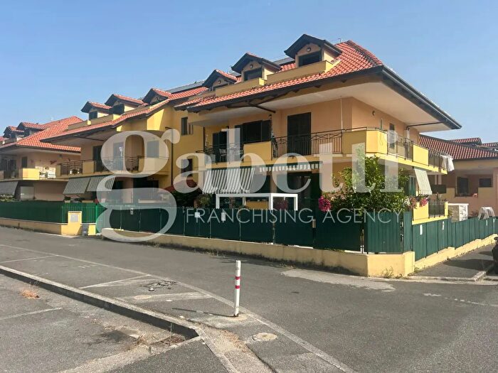 Appartamento trilocale in affitto in Via Staffetta, Giugliano In Campania