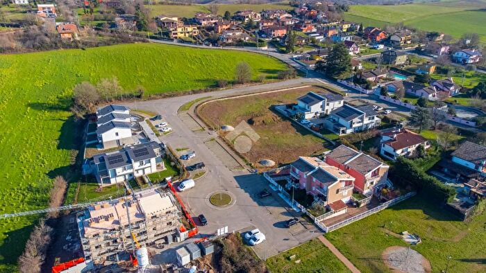 Casa quadrilocale in vendita in Via della Rondella, Lesignano De Bagni