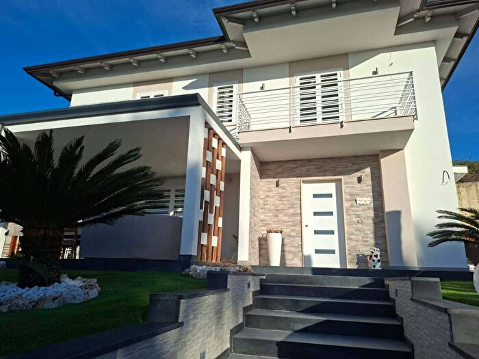 Appartamento quadrilocale in affitto in Via Marmolito, Quarto