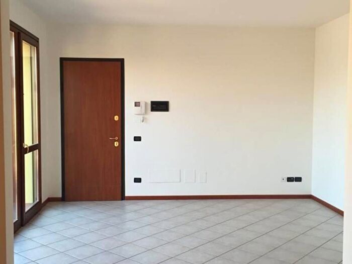 Appartamento trilocale in affitto in Curtatone