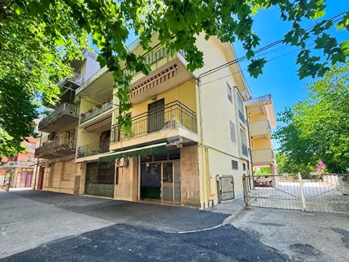 Appartamento trilocale in vendita in Via Pescara, Chieti