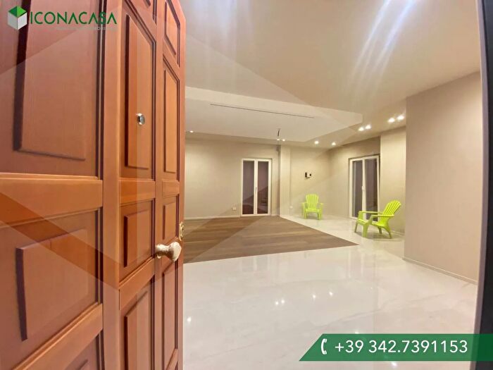 Appartamento con 5 locali in vendita in Via Vincenzo Sylos Labini, Bitonto