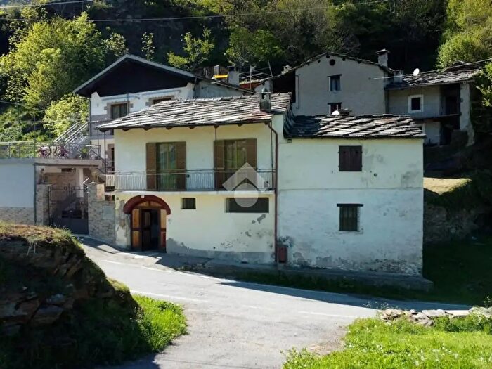 Casa quadrilocale in vendita in Località Castel, Bobbio Pellice