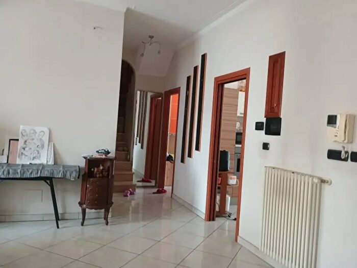 Appartamento con 6 locali in vendita in Via Monfalcone, Torino