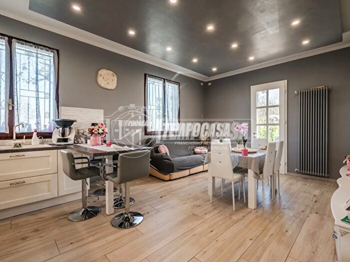 Appartamento quadrilocale in vendita in Via Massumatico, San Pietro In Casale