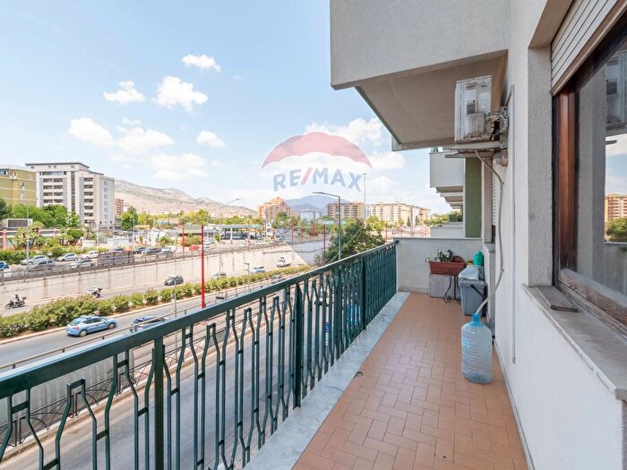 Appartamento con 6 locali in vendita in Viale Regione Siciliana, Palermo