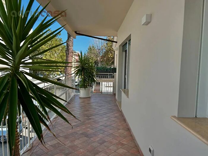 Appartamento trilocale in affitto in Viale Dante Alighieri, Riccione