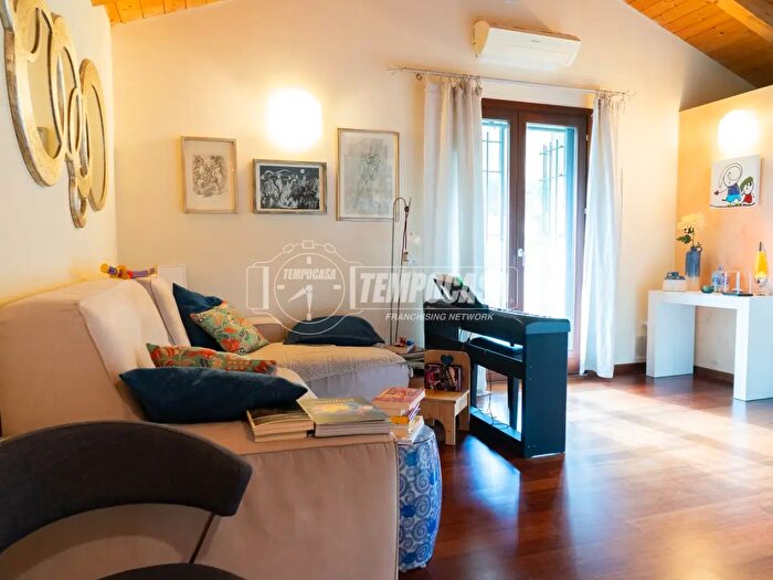 Appartamento trilocale in vendita in Strada Comunale Nuova di Roncosambaccio, Fano