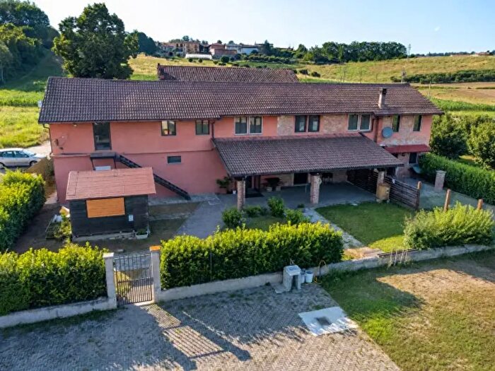 Casa con 6 locali in vendita in Corso Valpone, Canale