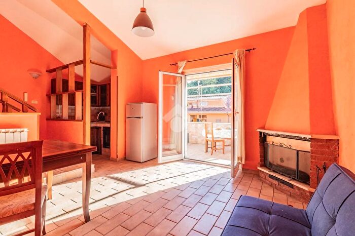 Appartamento bilocale in vendita in Via Roma, Manziana