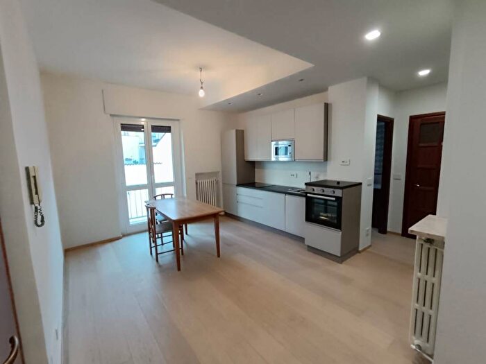 Appartamento trilocale in affitto in Via Paruzza, Centro, Alba