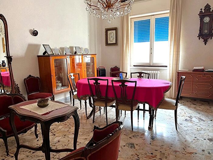 Appartamento con 6 locali in vendita in Via Checchia Rispoli, San Severo