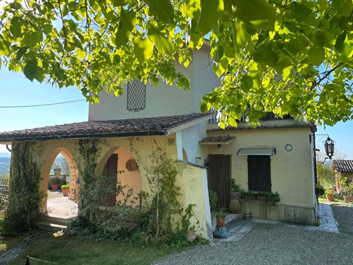 Casa con 6 locali in vendita in Via Roma, Lucignano