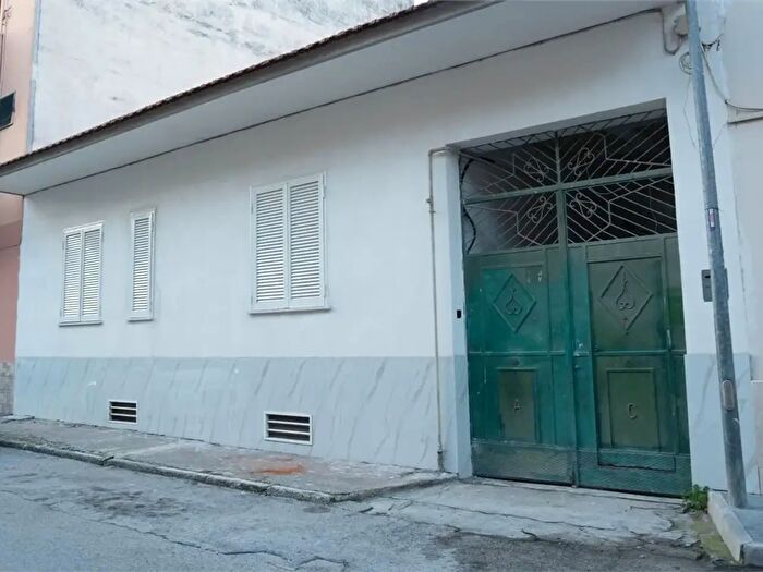 Casa quadrilocale in vendita in Caivano