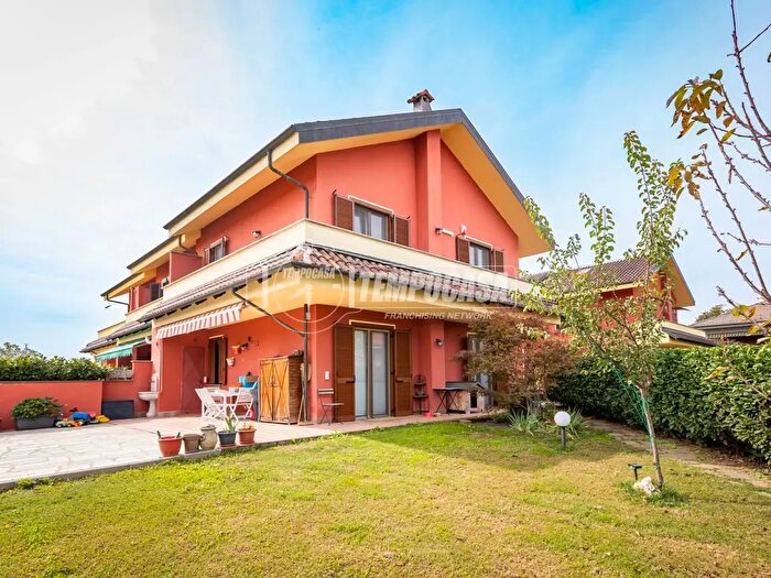 Casa con 6 locali in vendita in Via Edmondo De Amicis, Chieri