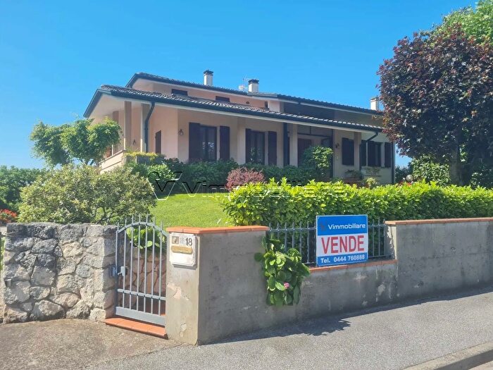 Casa con 12 locali in vendita in Via Palladio, Poiana Maggiore