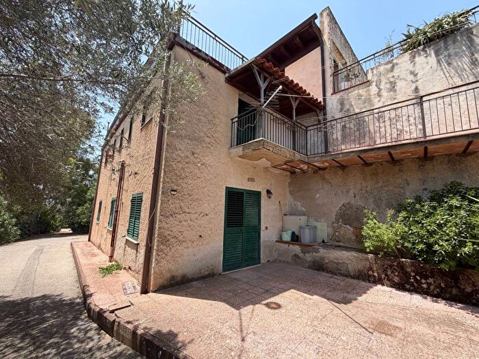 Casa quadrilocale in affitto in Via Due Fontane, Centro, Caltanissetta