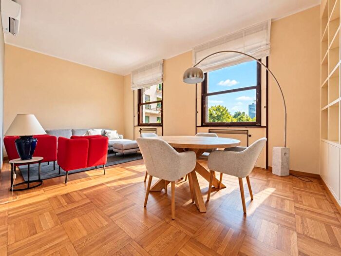 Appartamento trilocale in affitto in Viale Vittorio Veneto, Repubblica, Milano
