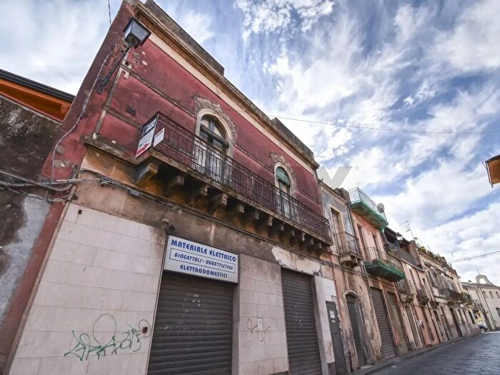 Casa quadrilocale in vendita in Via Dafnica, Acireale