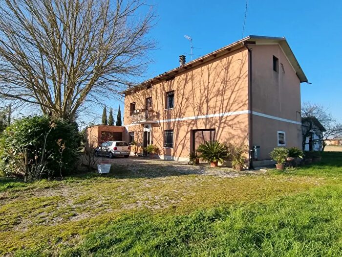 Casa con 5 locali in vendita in Via Benzi, Novi Di Modena