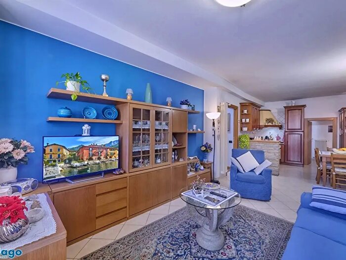 Appartamento trilocale in vendita in Piazza IV Novembre, Mandello Del Lario