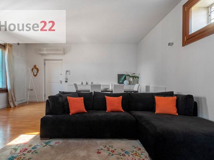 Appartamento trilocale in affitto in Contrà Porta Santa Lucia, Centro Storico, Vicenza