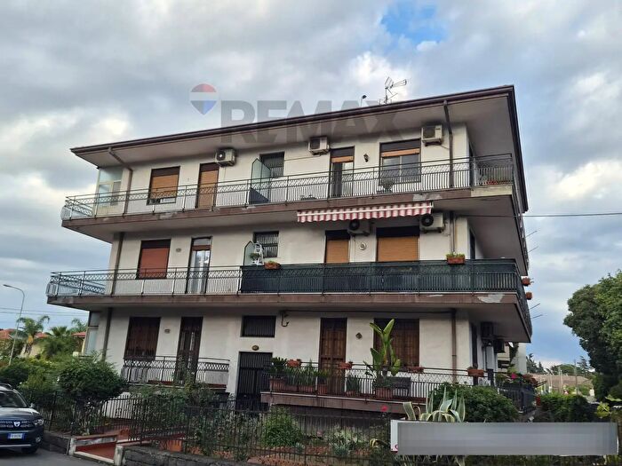 Appartamento trilocale in vendita in Via Angelo Musco, Valverde