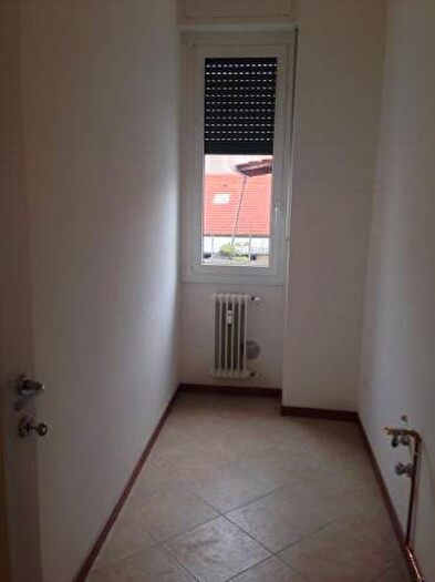 Appartamento trilocale in affitto in Via Crema, Porta Romana Medaglie d'Oro, Milano
