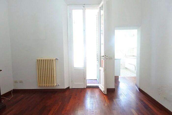 Appartamento con 5 locali in vendita in Via Pomeria Prato, Prato