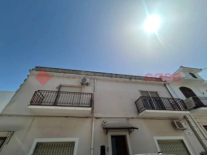 Appartamento con 6 locali in vendita in Via Donizetti, Pulsano