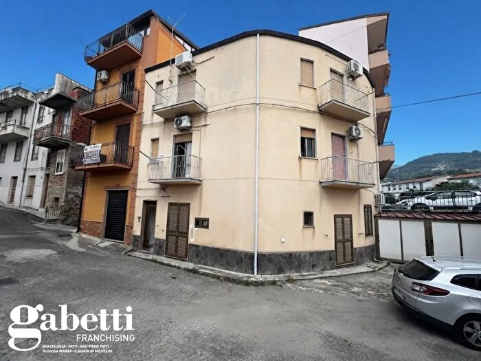 Appartamento trilocale in vendita in Vicolo Umberto Masotto, Sant'Agata Di Militello
