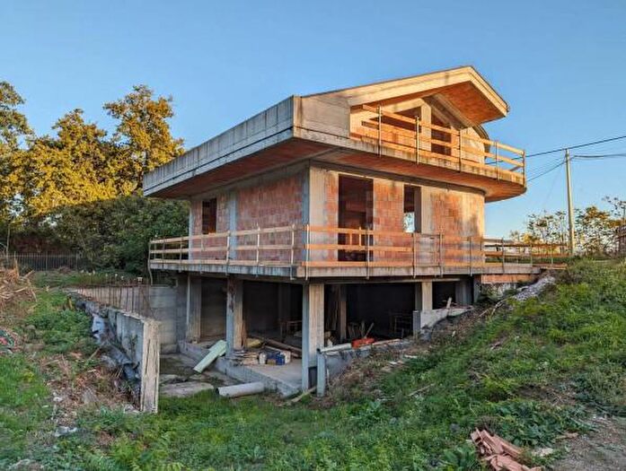 Casa con 6 locali in vendita in Via Lavina SNC, Aci SantAntonio