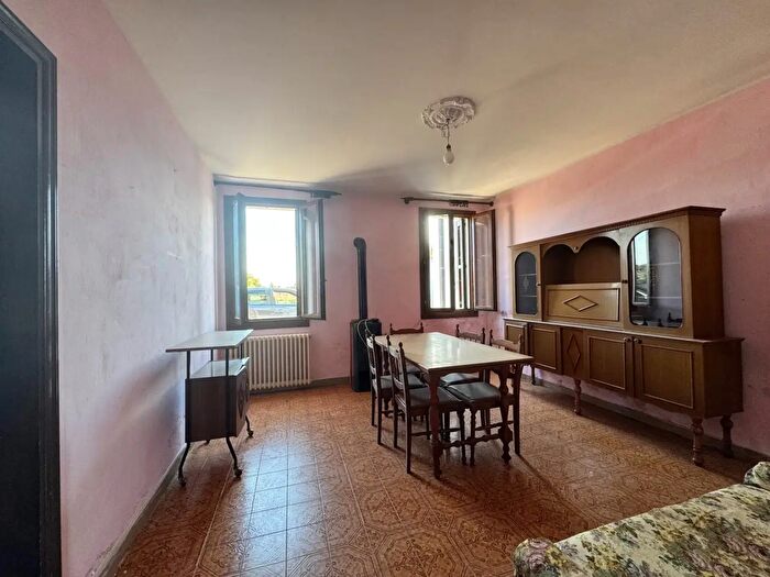 Casa con 8 locali in vendita in Villadose