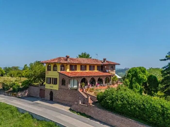 Casa con 6 locali in vendita in Regione Aie, Canelli