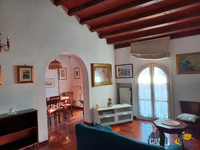 Appartamento trilocale in affitto in Borgo Rodolfo Tanzi, Parco Ducale Oltretorrente, Parma