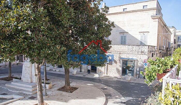 Appartamento con 5 locali in vendita in Piazza Liberta, Trani