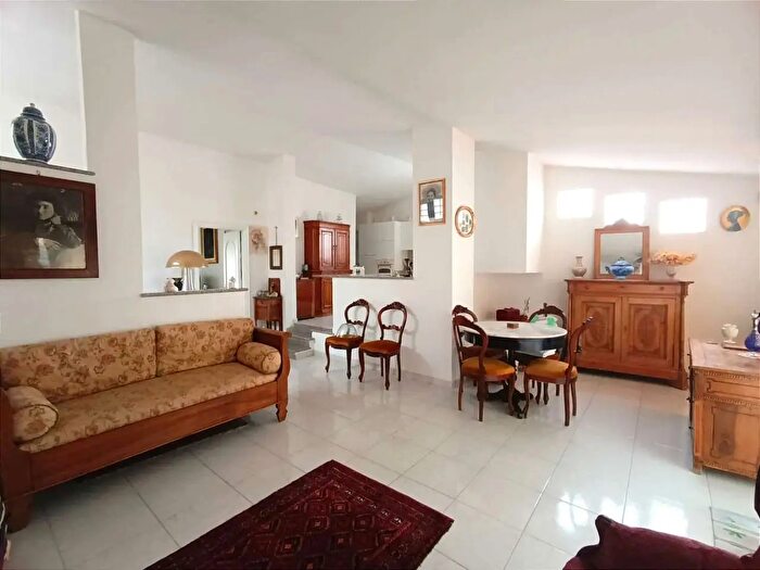 Appartamento con 5 locali in vendita in Via Leonardo Tola, Ozieri