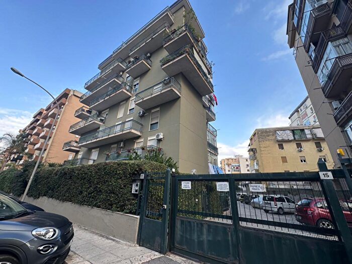 Appartamento con 5 locali in vendita in Via Elia Crisafulli, Palermo