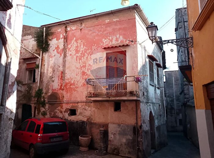 Casa con 9 locali in vendita in Via Scansati, Sessa Aurunca