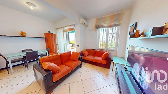 Appartamento con 5 locali in vendita in Via Romana di Levante, Arenzano