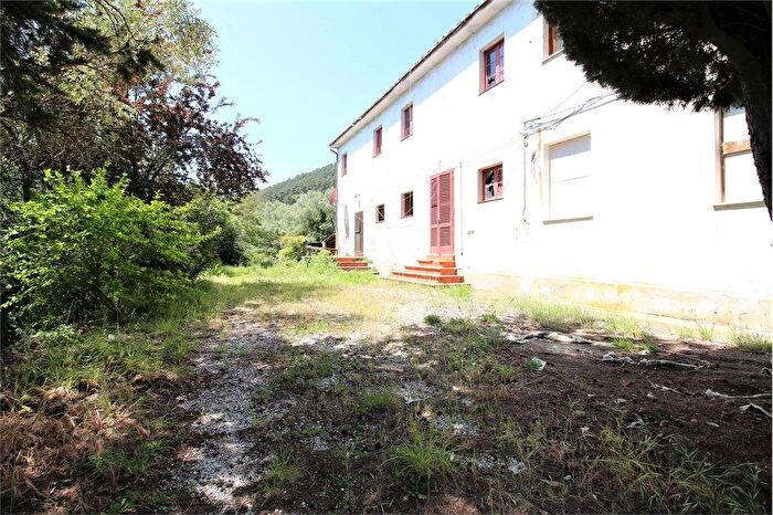 Casa con 11 locali in vendita in Buti