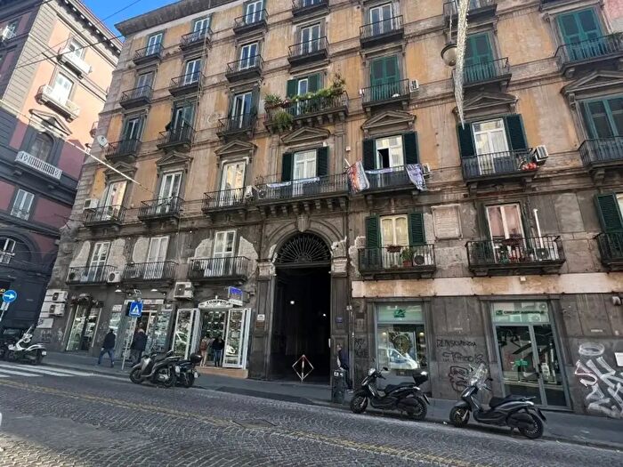 Appartamento con 9 locali in vendita in Via Errico Pessina, Napoli