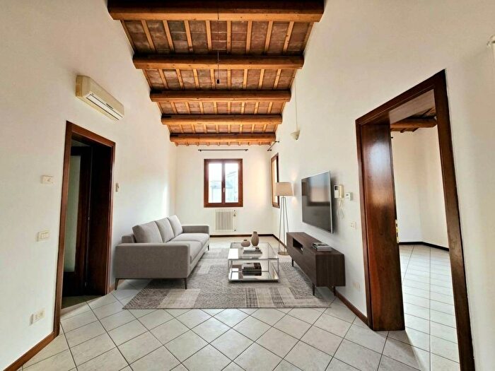 Appartamento trilocale in vendita in VIA CESARE BATTISTI, Centro, Villa Estense