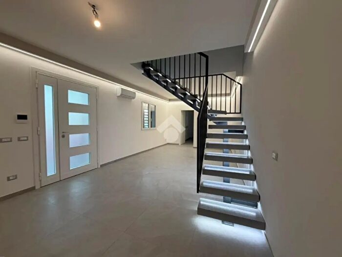 Casa trilocale in vendita in Viale Formia, Riccione