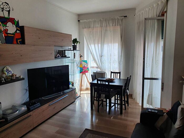 Appartamento trilocale in affitto in Via Gaetano Barbareschi, Dinegro, Genova
